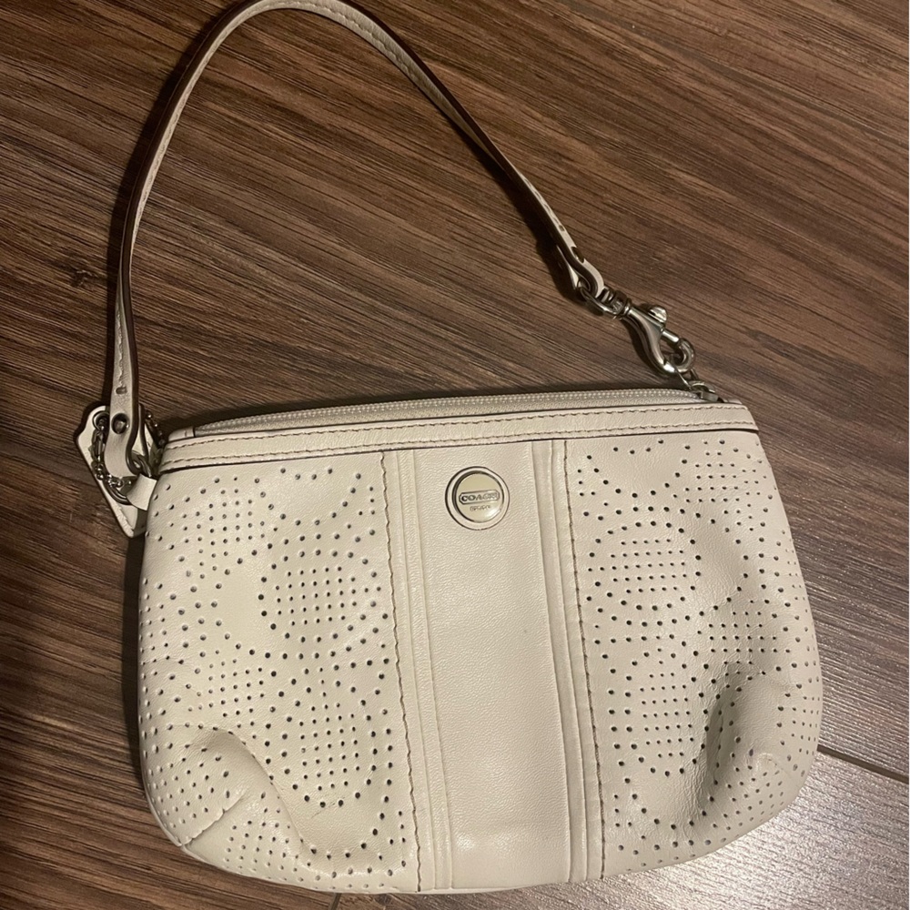 Coach Cream Wristlet 🤎